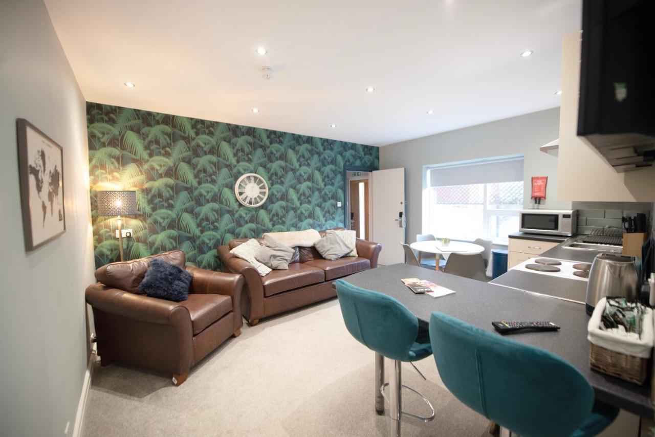 Stamford Guest House, 3 Min Walk To Southport Lord St, With Parking & Perfect Getaway Саутпорт Экстерьер фото