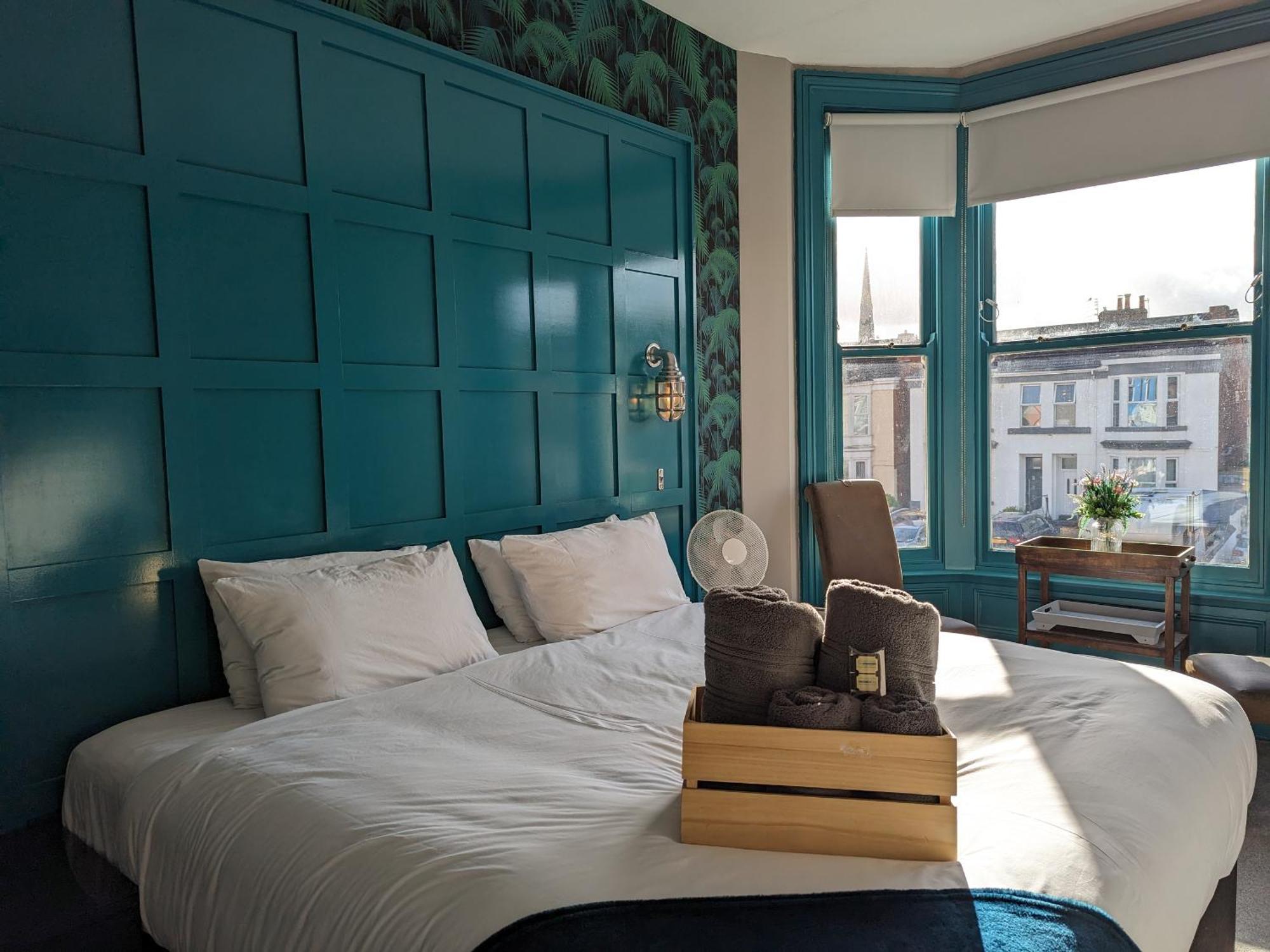 Stamford Guest House, 3 Min Walk To Southport Lord St, With Parking & Perfect Getaway Саутпорт Экстерьер фото