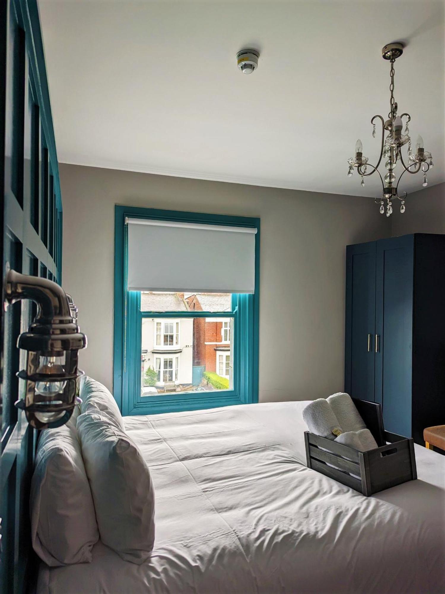 Stamford Guest House, 3 Min Walk To Southport Lord St, With Parking & Perfect Getaway Саутпорт Экстерьер фото