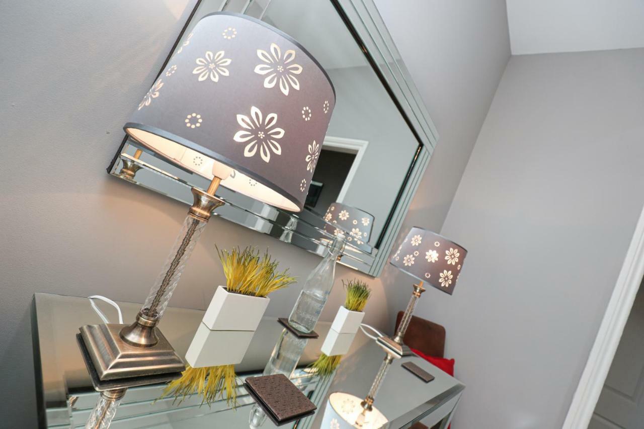 Stamford Guest House, 3 Min Walk To Southport Lord St, With Parking & Perfect Getaway Саутпорт Экстерьер фото